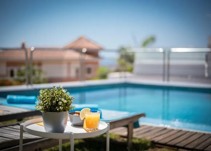 2 Charming Private Pool And Sea View וילה אדחה